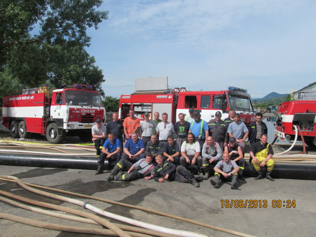 http://www.hasici-ct.cz/wp-content/gallery/povodne2013_2/459.jpg